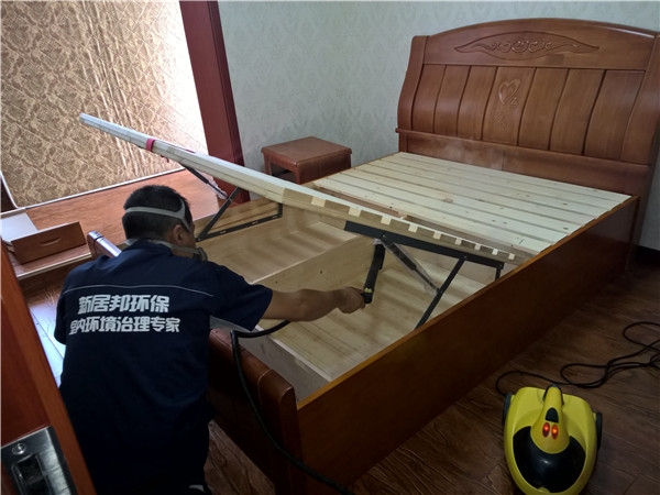 新買的床味道大，新床除甲醛方法